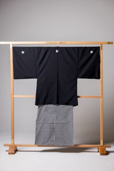 KM-106紋付　黒